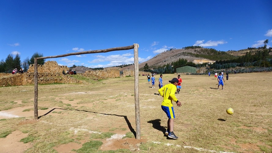 Match de foot aux ruines de Viracochapampa