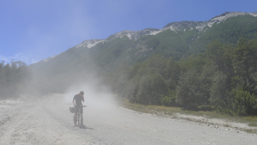 Au passage d'une voiture...