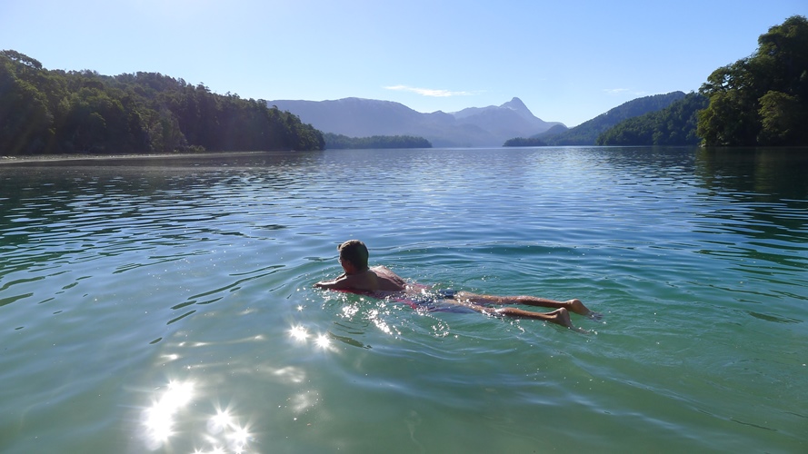 Baignade dans le lac Espejo Grande