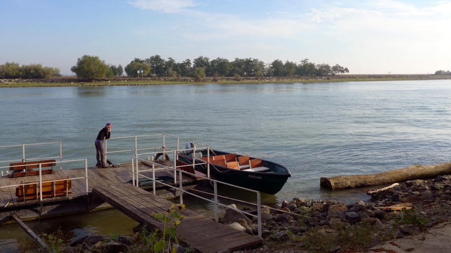 Rive du canal Sulina à Crişan